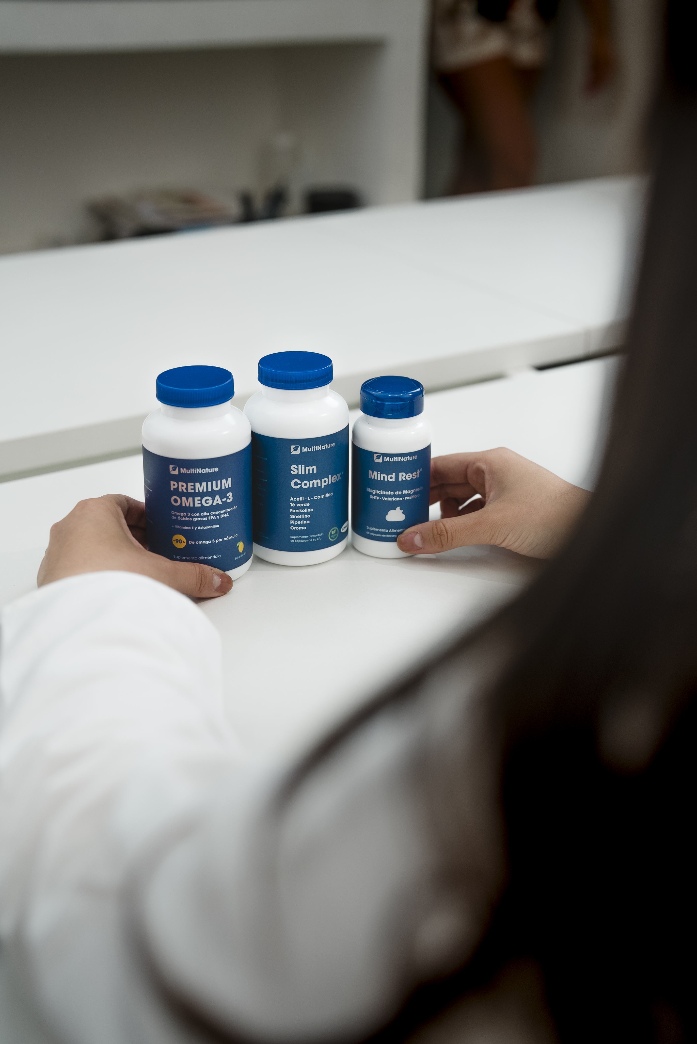 Productos Multinature Premium Omega-3, Slim Complex y Mind Rest en consultorio